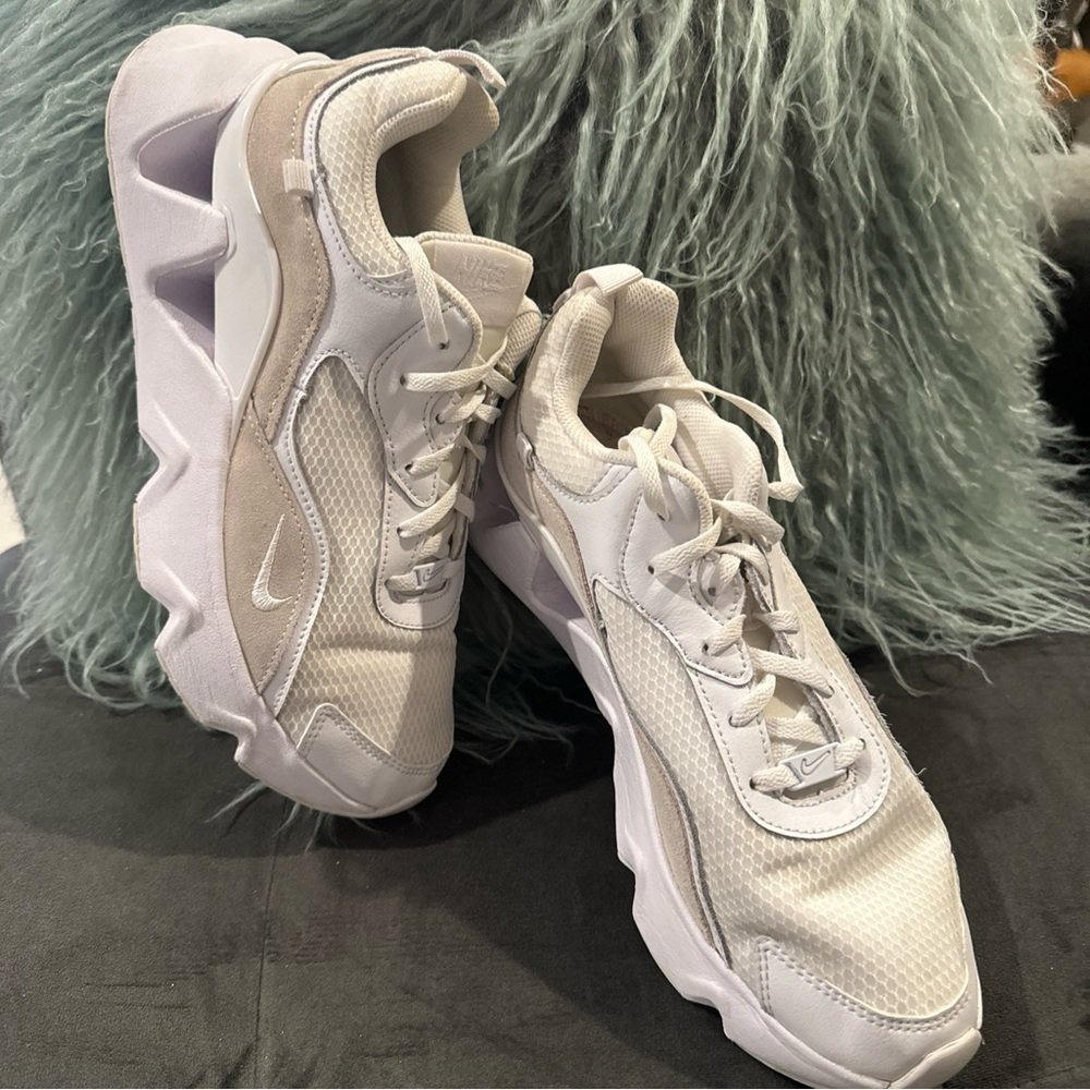 NIKE RYZ 365 White W10